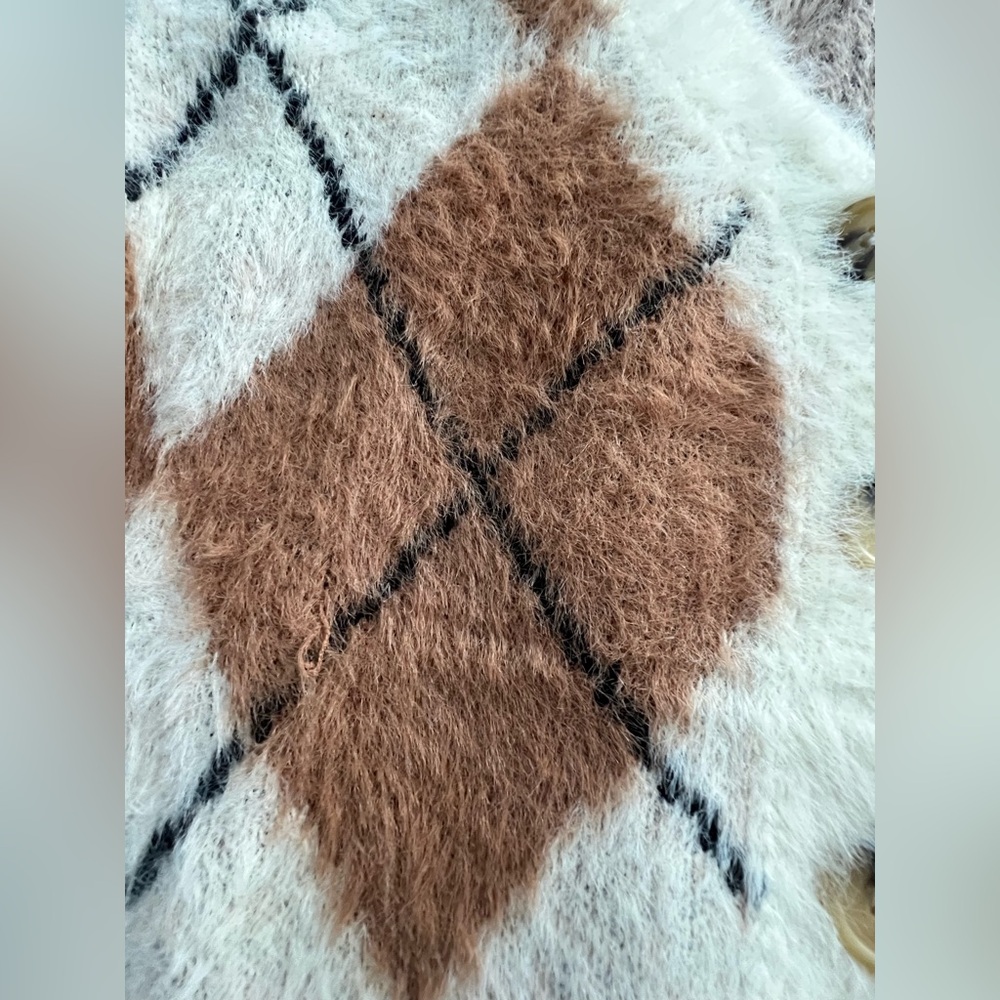 SO Brown and White Argyle Faux Fur Cropped Cardigan Sweater, Size M - Picture 4 of 11